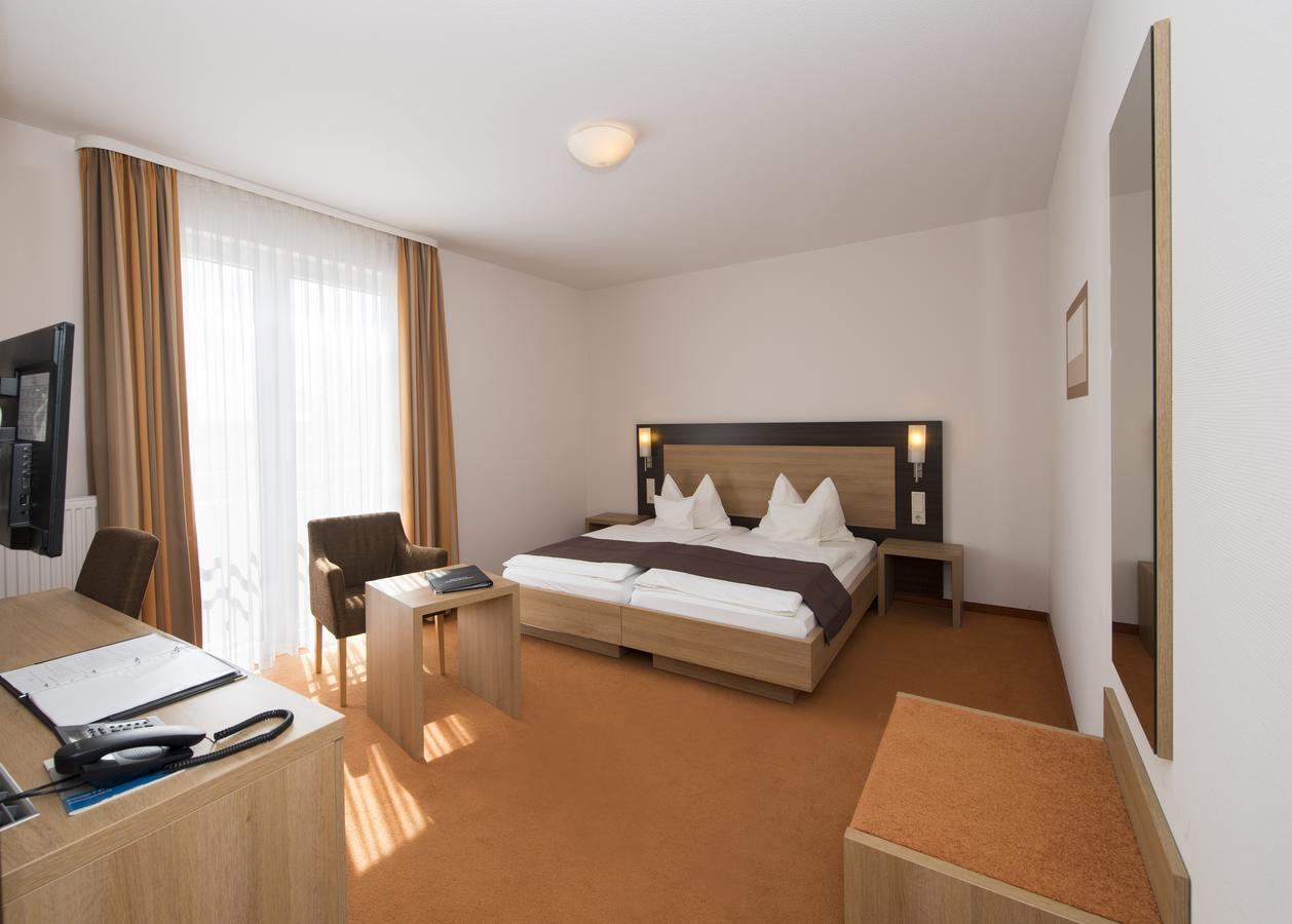 Landhotel Hopp Garni Hessheim Exterior photo